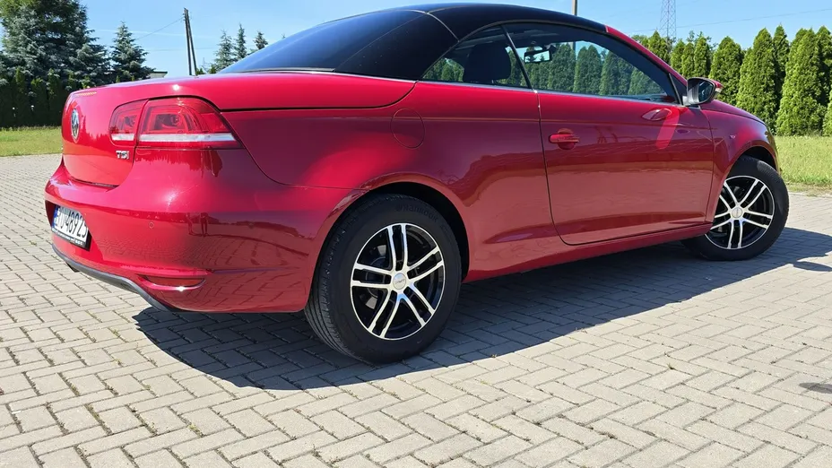 VOLKSWAGEN Eos -