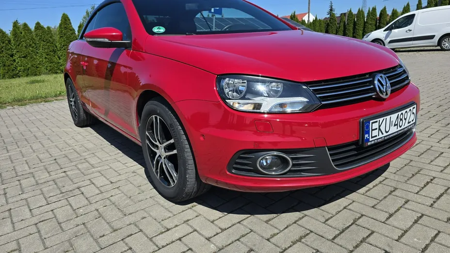 VOLKSWAGEN Eos -