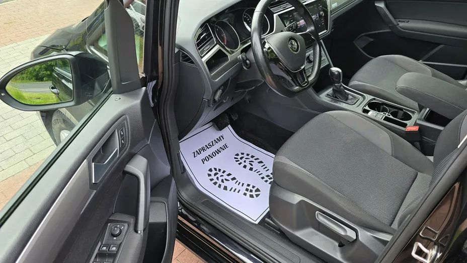 VOLKSWAGEN Touran -