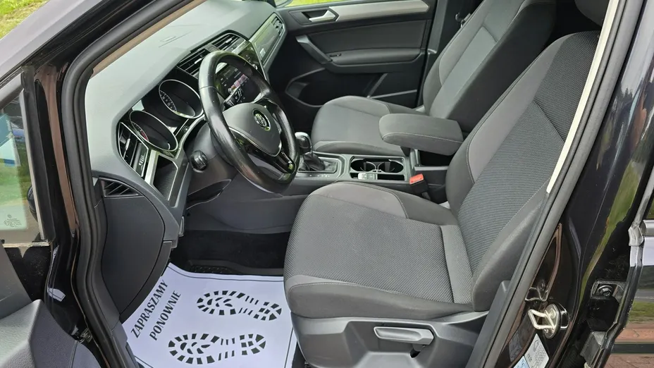 VOLKSWAGEN Touran -