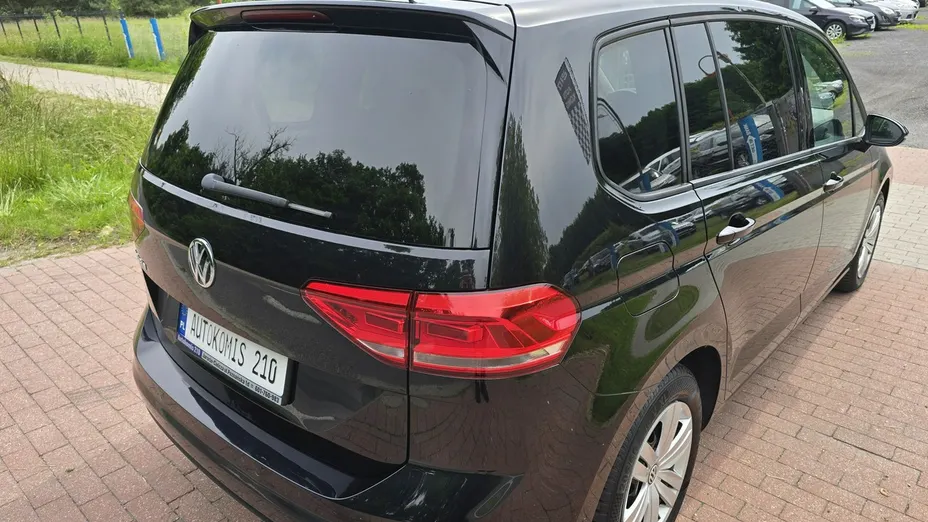 VOLKSWAGEN Touran -