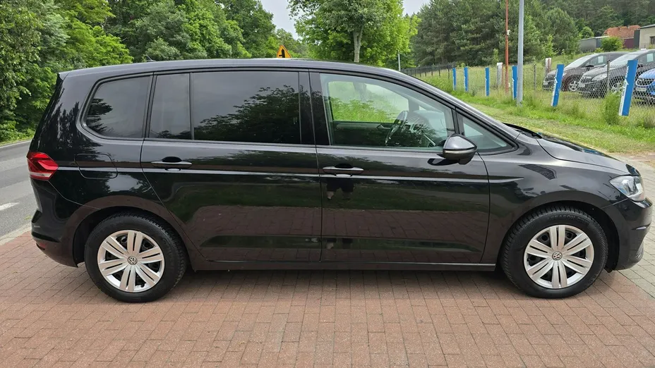 VOLKSWAGEN Touran -