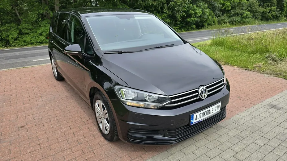 VOLKSWAGEN Touran -