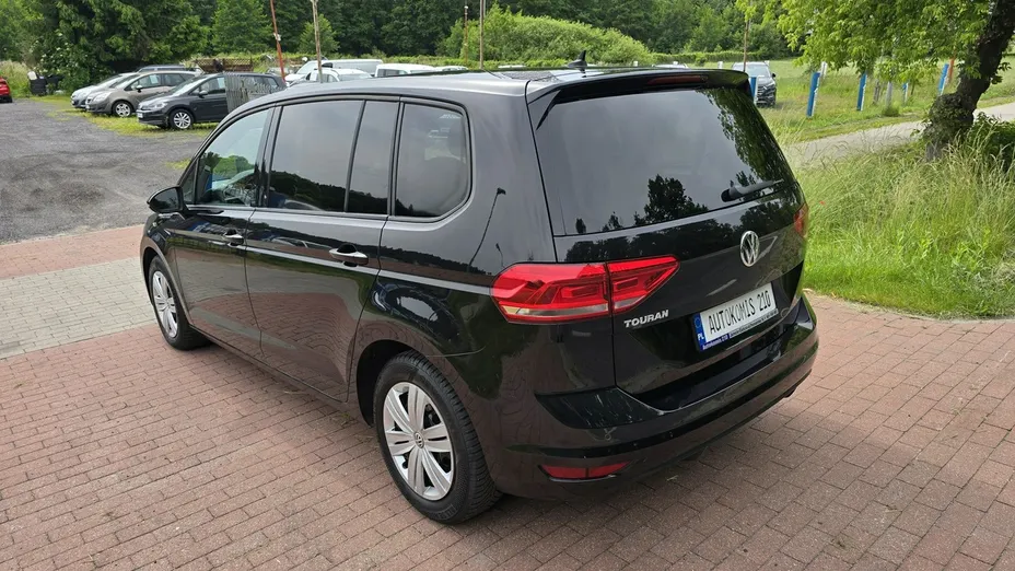 VOLKSWAGEN Touran -