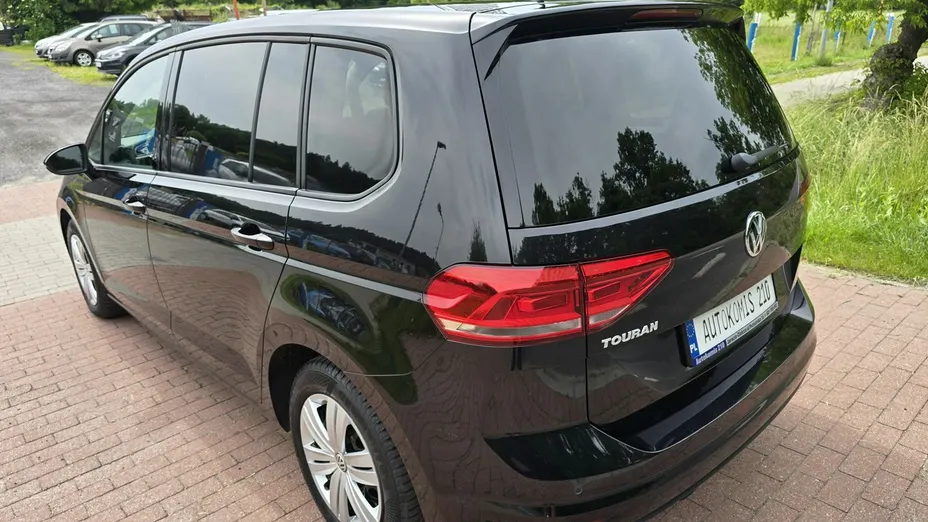 VOLKSWAGEN Touran -