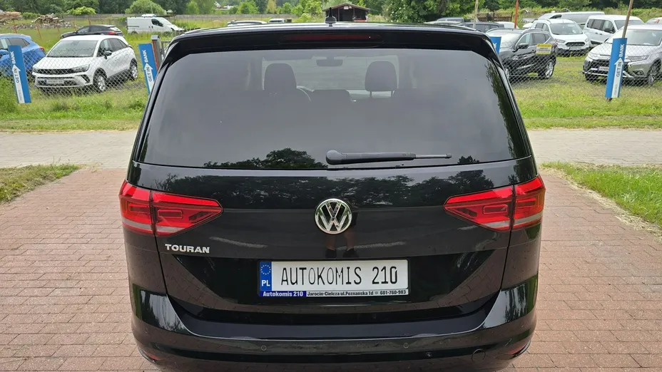VOLKSWAGEN Touran -