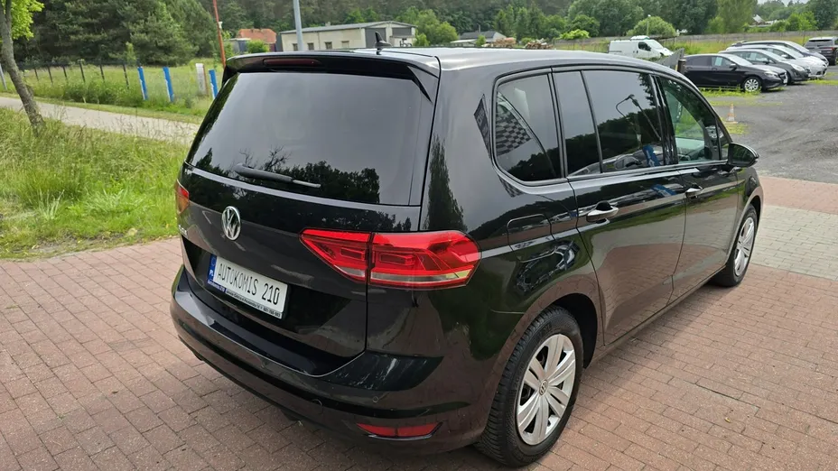 VOLKSWAGEN Touran -
