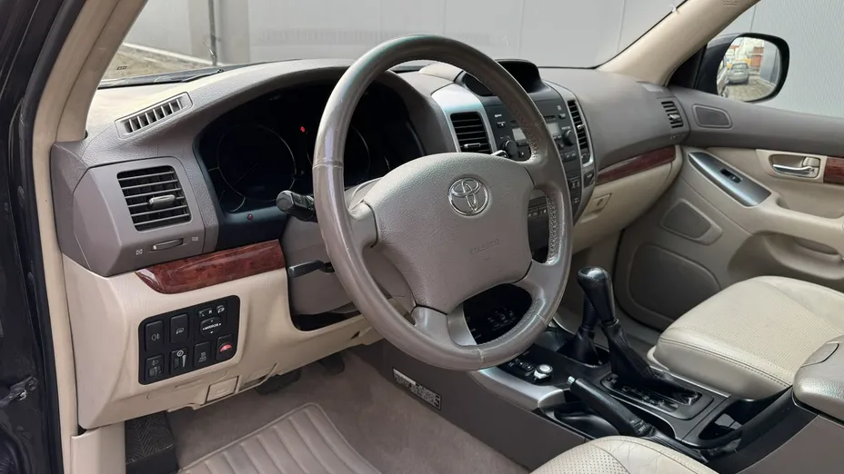 TOYOTA Land Cruiser -