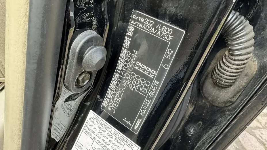 TOYOTA Land Cruiser -