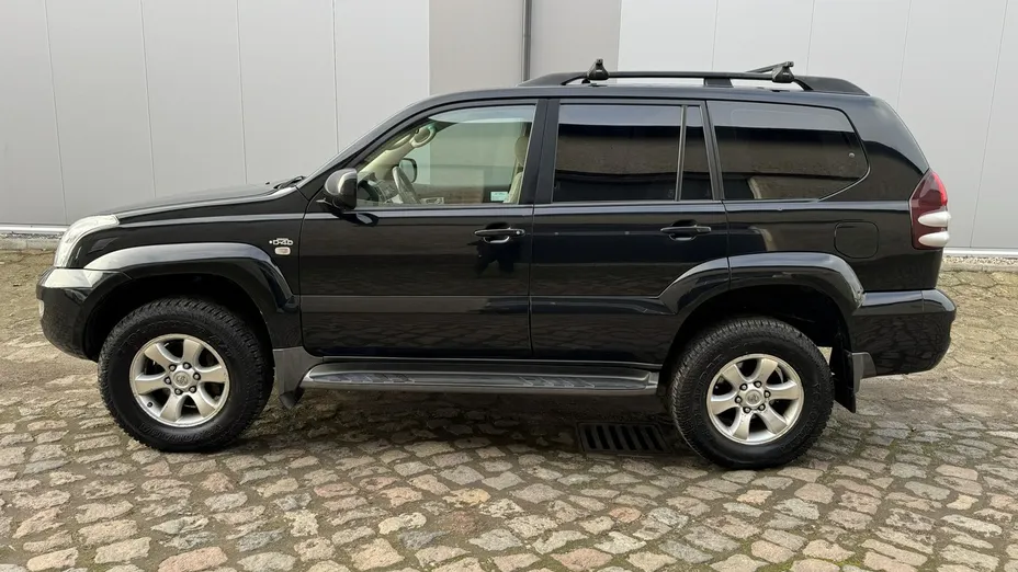 TOYOTA Land Cruiser -
