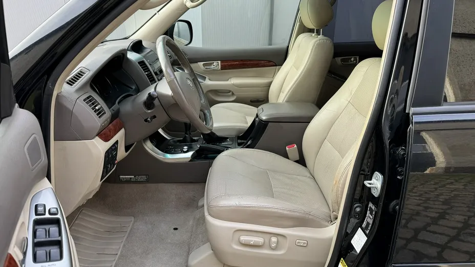 TOYOTA Land Cruiser -