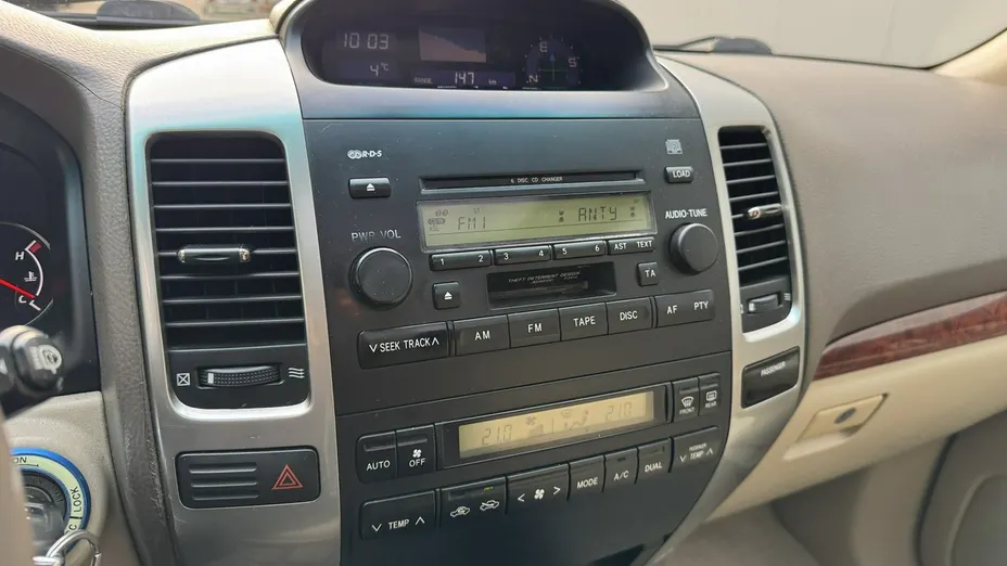 TOYOTA Land Cruiser -