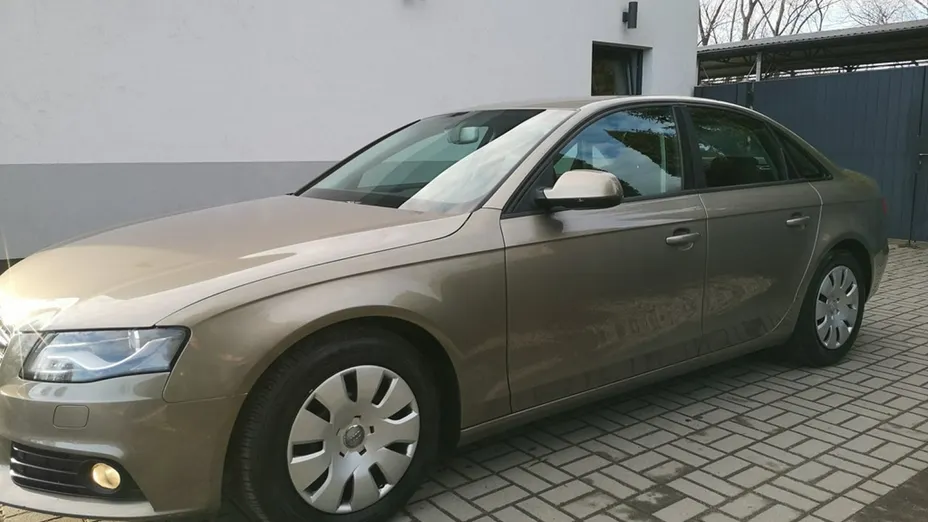 AUDI A4 -