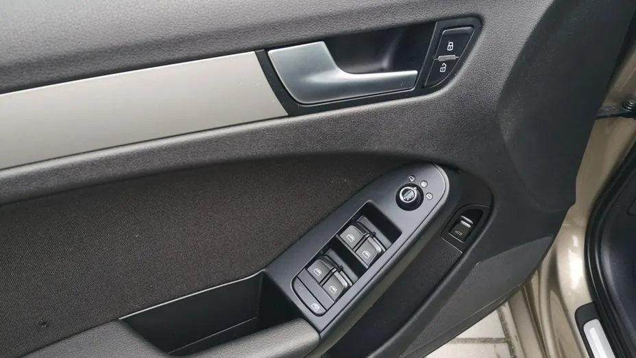 AUDI A4 -