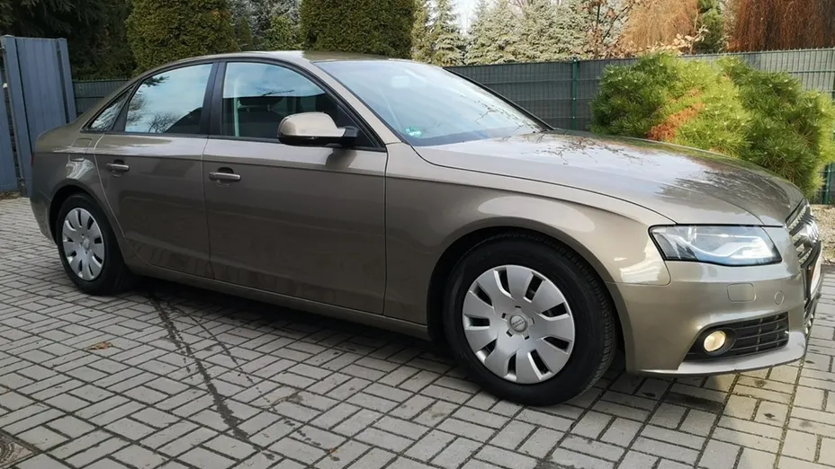 AUDI A4 -