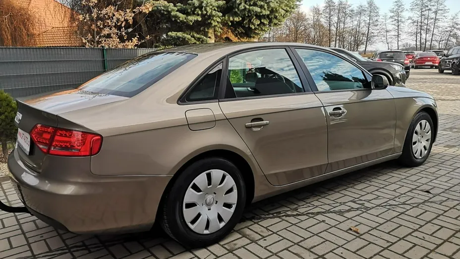AUDI A4 -
