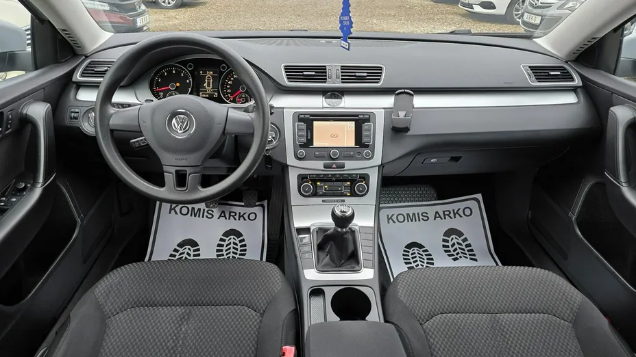 VOLKSWAGEN Passat -