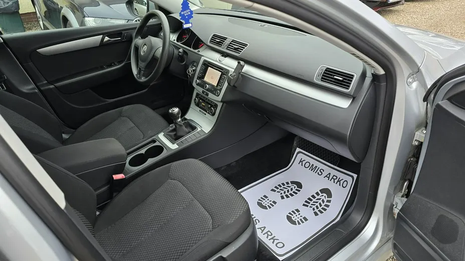 VOLKSWAGEN Passat -
