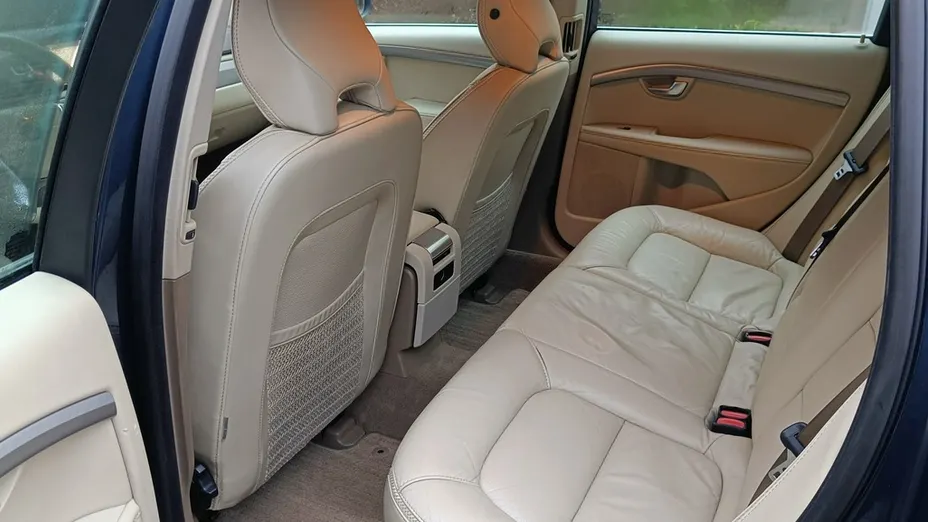 VOLVO XC70 -