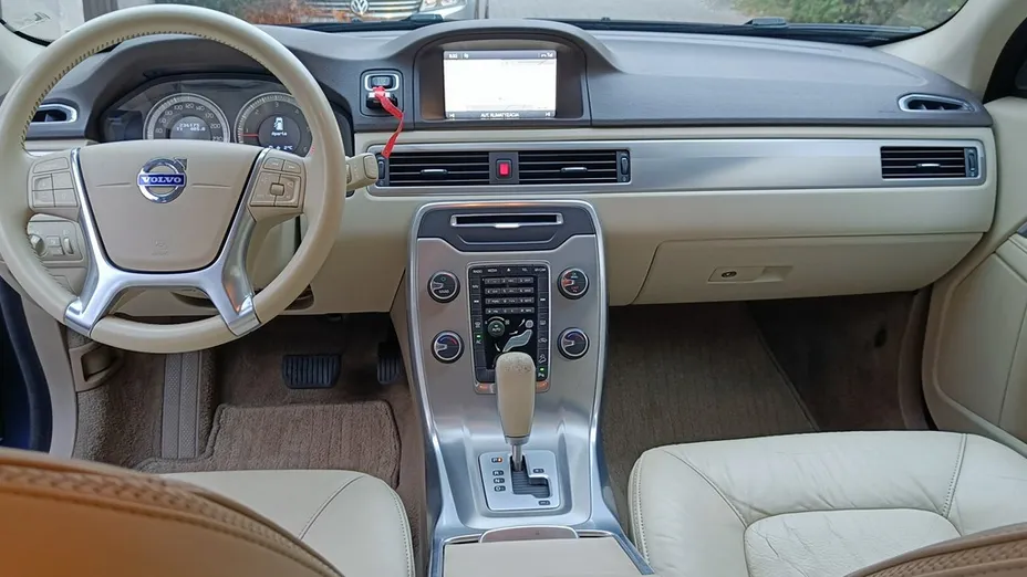 VOLVO XC70 -