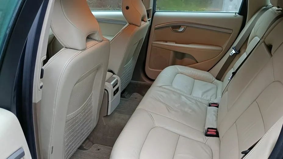 VOLVO XC70 -