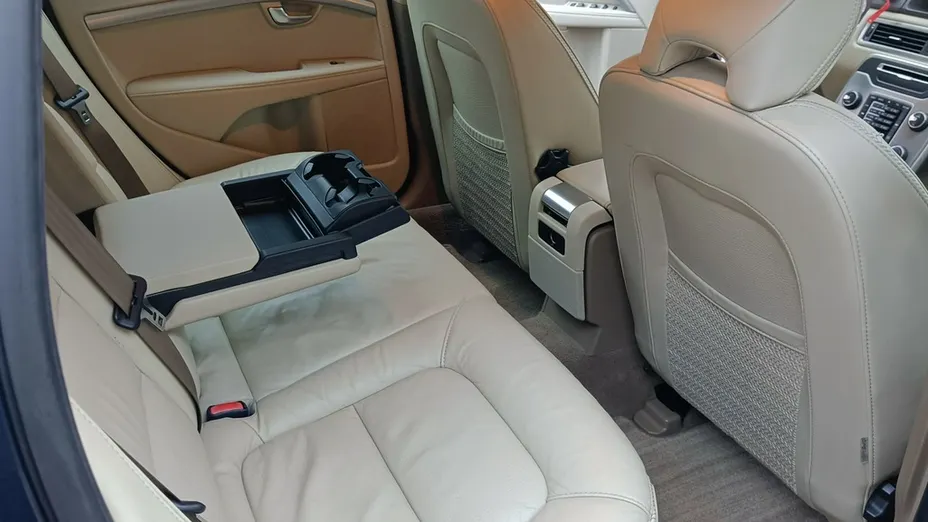 VOLVO XC70 -