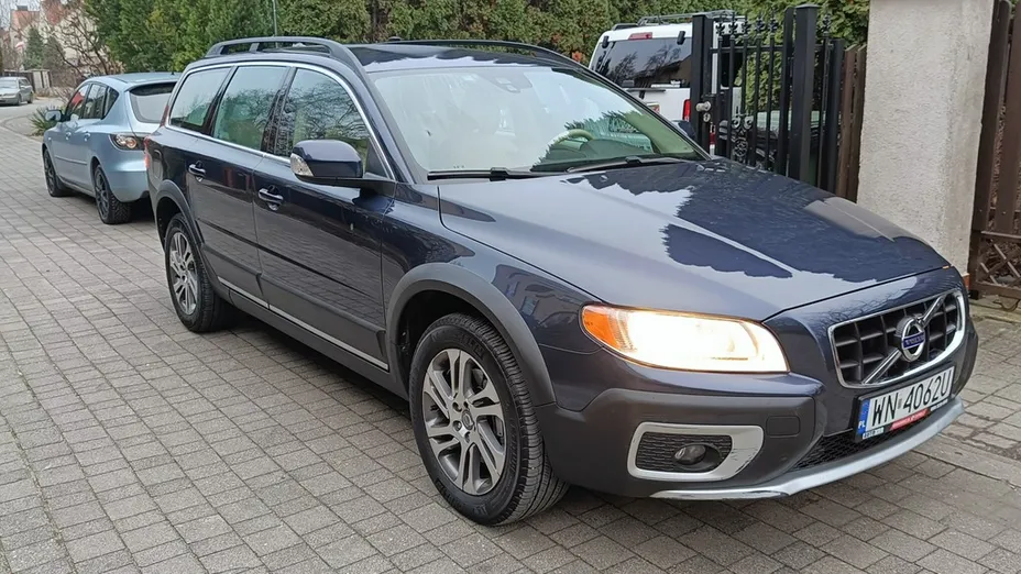 VOLVO XC70 -