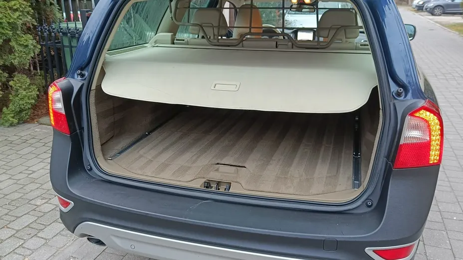 VOLVO XC70 -