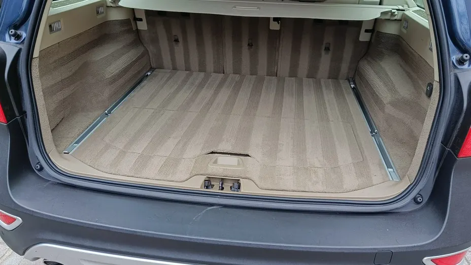 VOLVO XC70 -