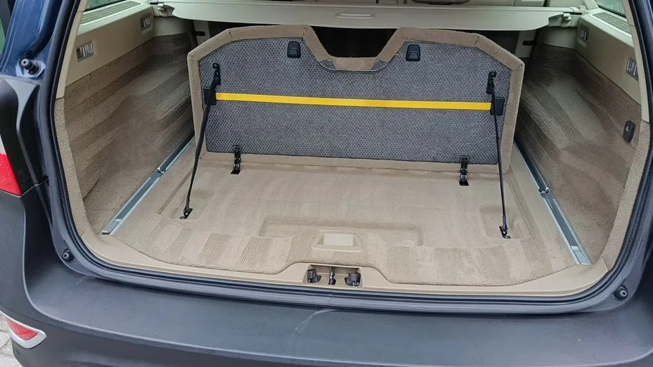 VOLVO XC70 -