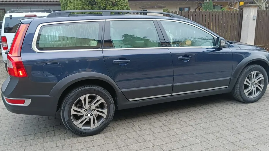 VOLVO XC70 -