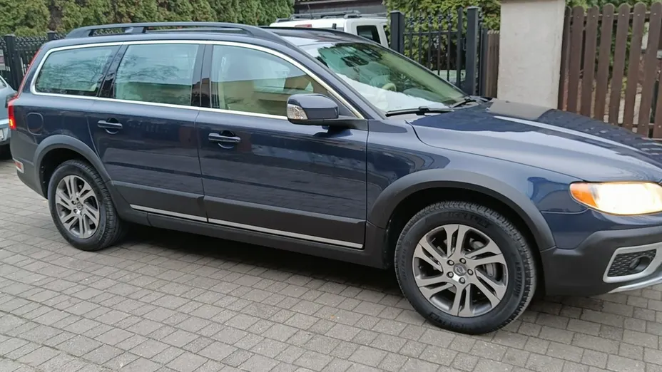 VOLVO XC70 -