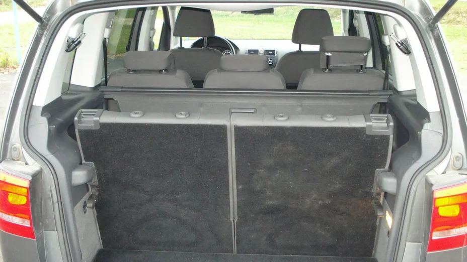 VOLKSWAGEN Touran -