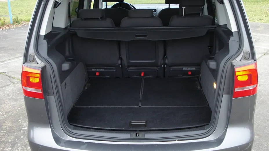 VOLKSWAGEN Touran -