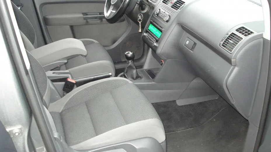 VOLKSWAGEN Touran -