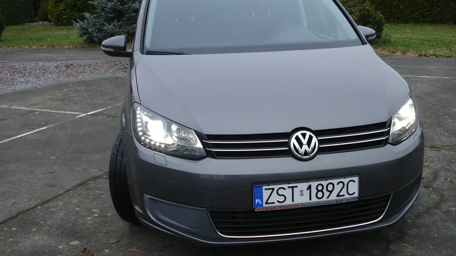 VOLKSWAGEN Touran -