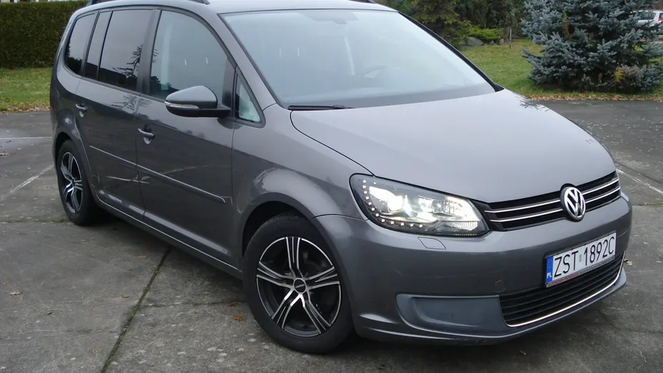 VOLKSWAGEN Touran -