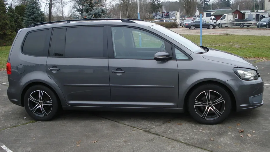 VOLKSWAGEN Touran -