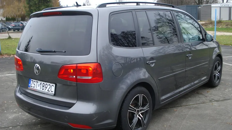 VOLKSWAGEN Touran -