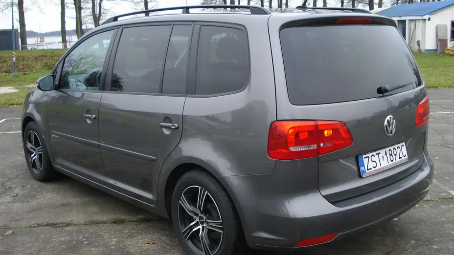 VOLKSWAGEN Touran -