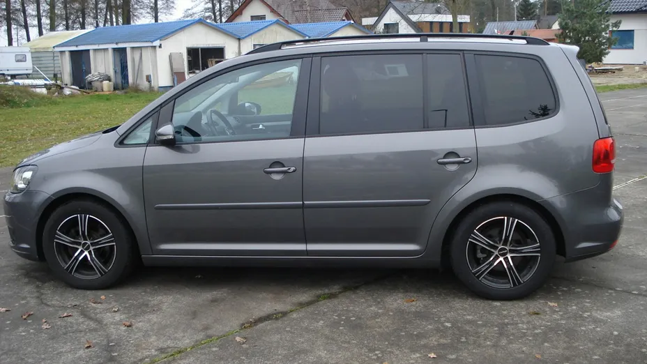 VOLKSWAGEN Touran -