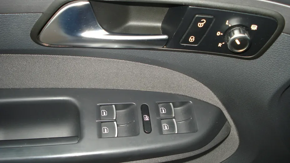 VOLKSWAGEN Touran -