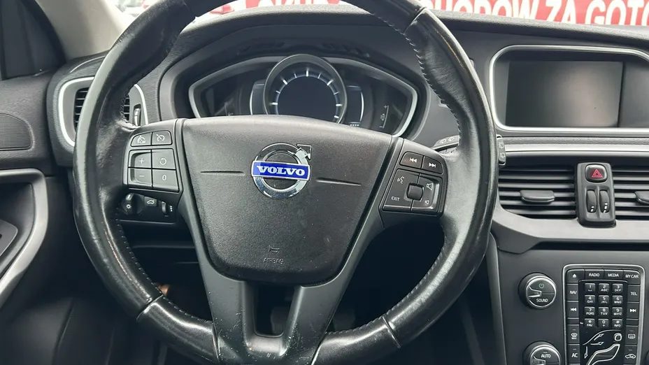 VOLVO V40 -