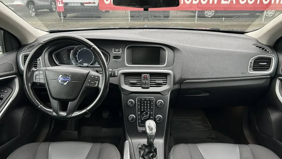VOLVO V40 -