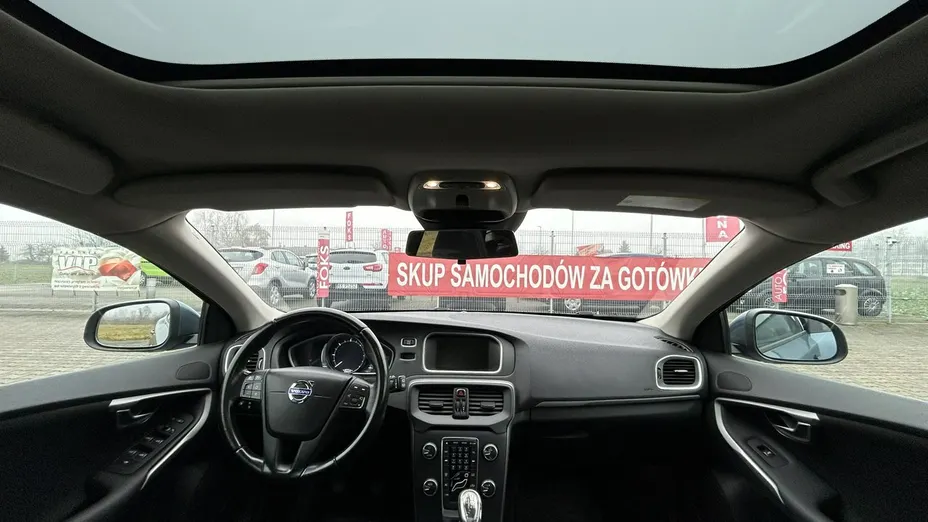 VOLVO V40 -
