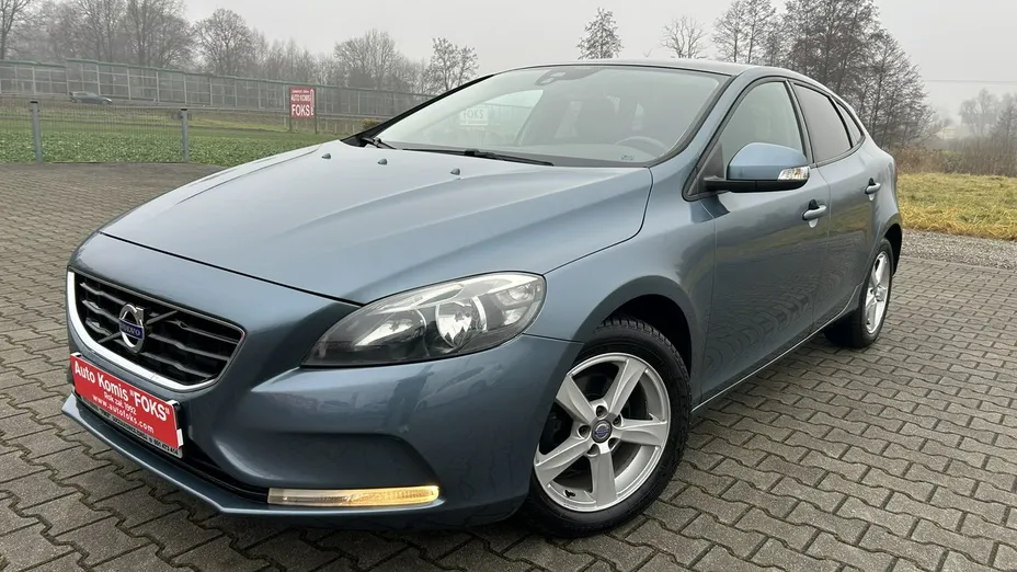 VOLVO V40 -