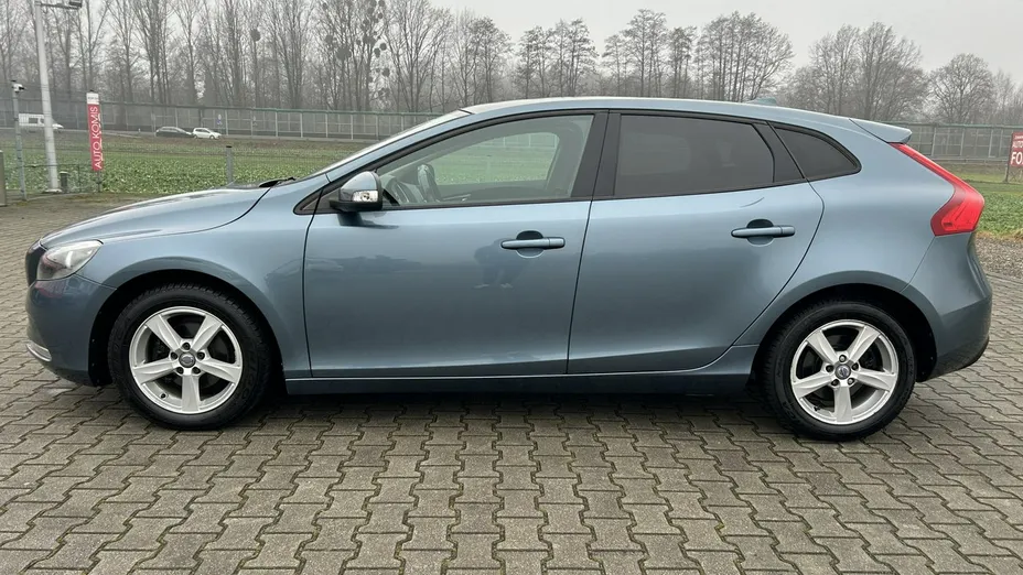 VOLVO V40 -