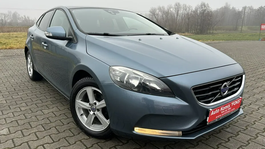 VOLVO V40 -
