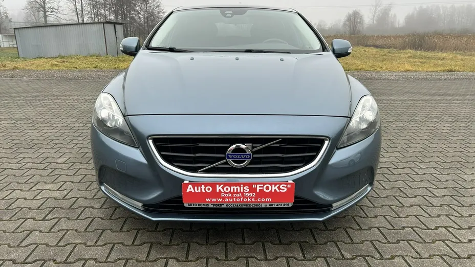 VOLVO V40 -