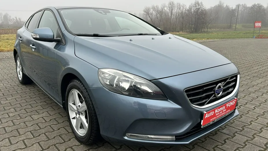 VOLVO V40 -